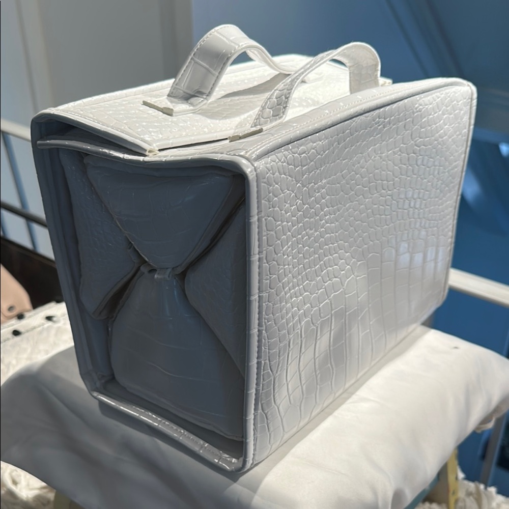 White Croc-Embossed Travelbag
